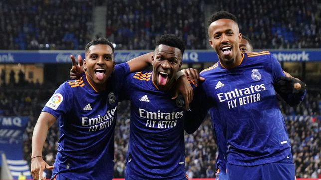 talkSPORT：曼联决定不触发瓦拉内合同中延长一年的选项英媒talkSPORT的报道，曼联已经决定不触发瓦拉内合同中延长一年的选项，在今年夏天成为自由球员之前，瓦拉内现在就可以自由地和海外俱乐部谈判以及预签合同。